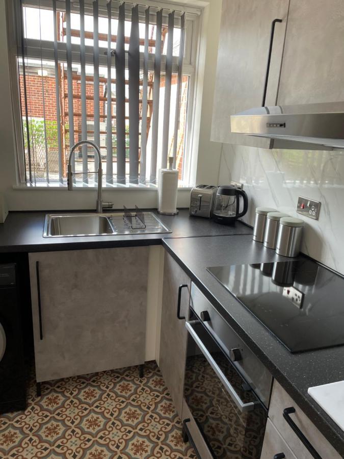 Lovely 2 Bed Apartment, Arnold Town Centre. Nottingham Kültér fotó