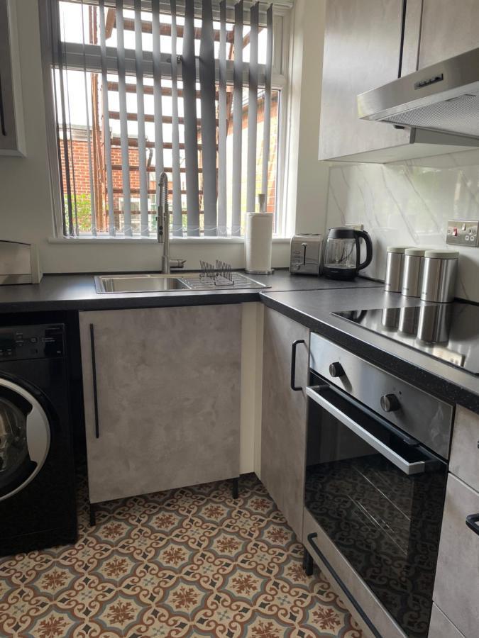 Lovely 2 Bed Apartment, Arnold Town Centre. Nottingham Kültér fotó